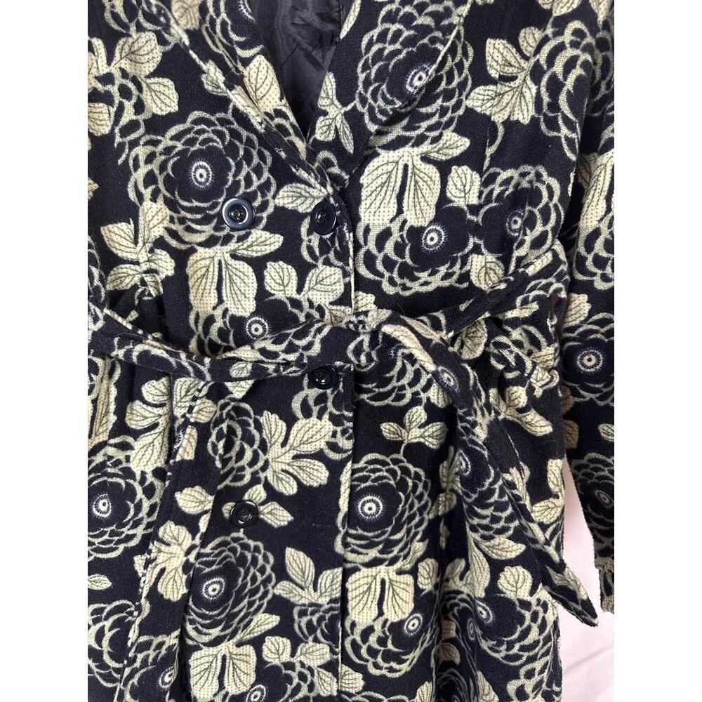Women’s Vintage Floral Coat - Picture 2 of 4